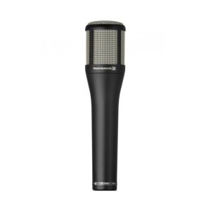 Versatile Cardioid Dynamic Microphone for Stage-Ready Sound